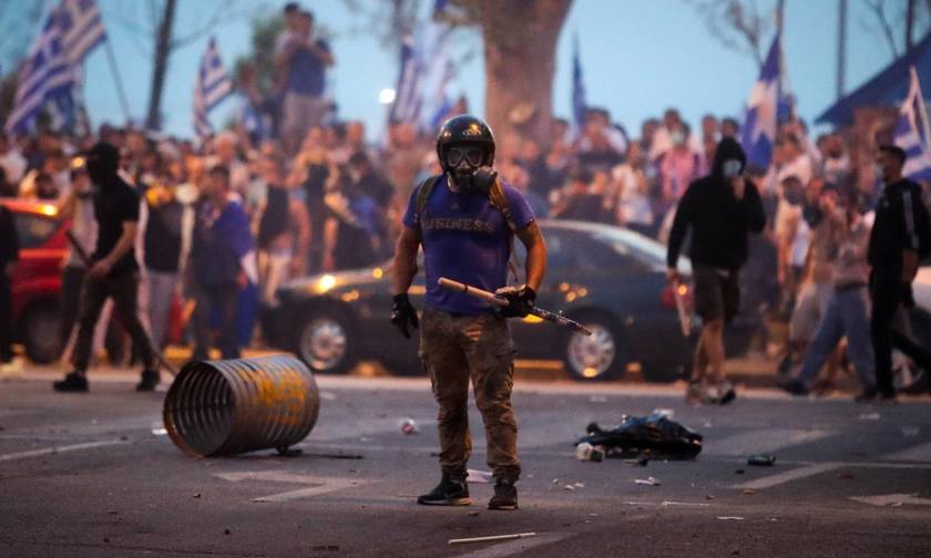 Άγνωστος που συμμετείχε στο συλλαλητήριο για τη Μακεδονία απείλησε με όπλο φωτορεπόρτερ