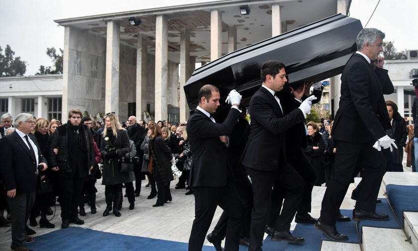 Το τελευταίο αντίο στην ηθοποιό Μαριάννα Τόλη είπαν σήμερα φίλοι, συγγενείς και συνεργάτες της.