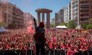 Κατακόκκινη η Μαδρίτη: Οι οπαδοί της Λίβερπουλ έχουν κατακλύσει κάθε γωνιά της πόλης (vid)