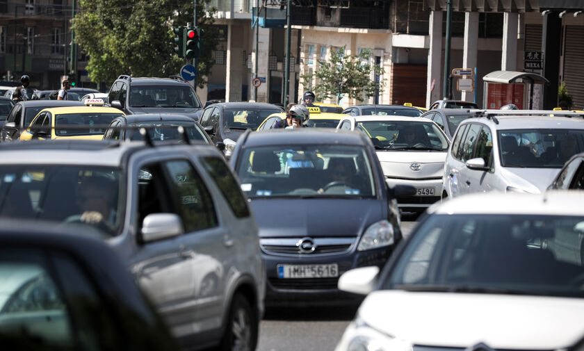 Κίνηση: Μποτιλιάρισμα παντού - Από τον Πειραιά μέχρι την Αθήνα - Τροχαίο στον Κηφισό 