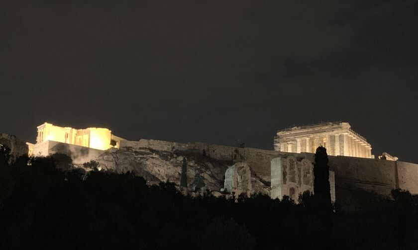 Μια βραδινή βόλτα γύρω από την Ακρόπολη τον Δεκαπενταύγουστο (pics, vid)