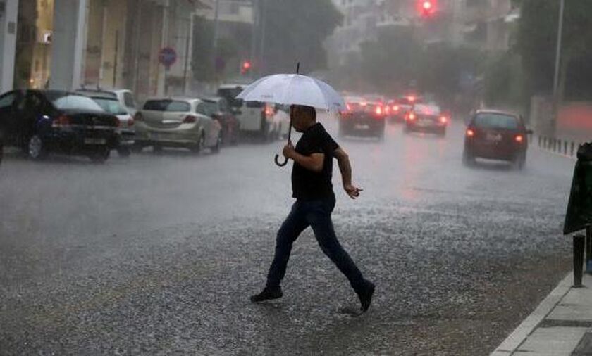 Καιρός: Με βροχές και καταιγίδες τα κάλαντα