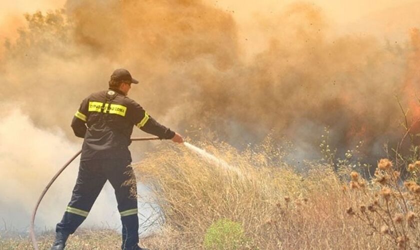 Σε επιφυλακή Πυροσβεστική και Πολιτική Προστασία λόγω του πολύ υψηλού κινδύνου πυρκαγιάς