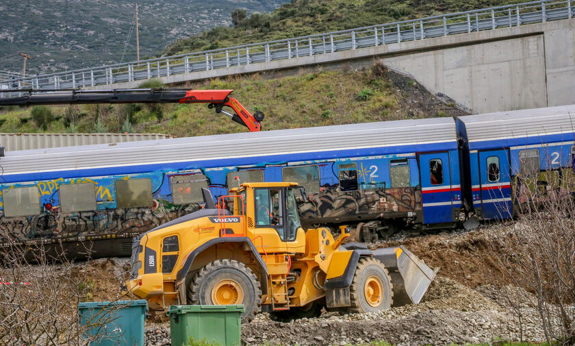 Τραγωδία στα Τέμπη: Ενιαίο πόρισμα ιατροδικαστών για τους νεκρούς - Νέα προθεσμία στον σταθμάρχη