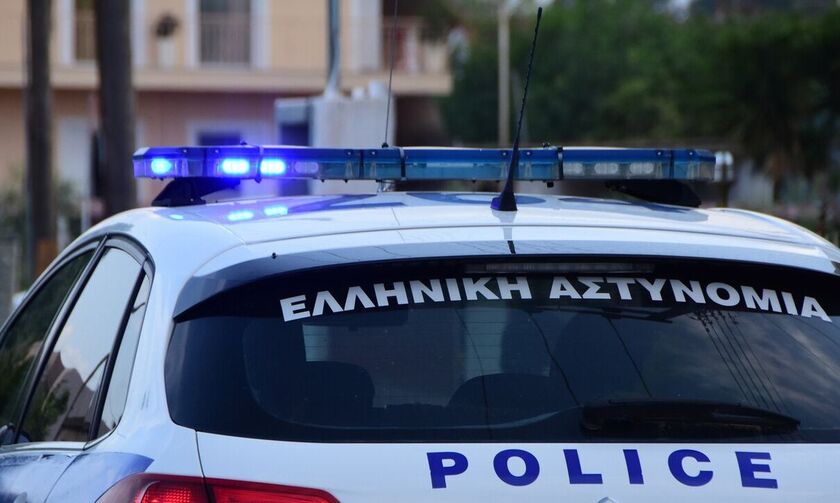 Άγνωστοι χτύπησαν και λήστεψαν 15χρονο στα Μέγαρα