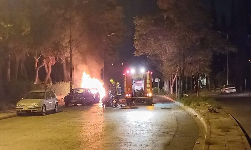 Νύχτα επεισοδίων στην Πανεπιστημιούπολη – Στις φλόγες αυτοκίνητα