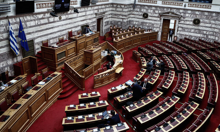 Τα σενάρια για κυβέρνηση ειδικού σκοπού και οι συγκλίσεις των κομμάτων 