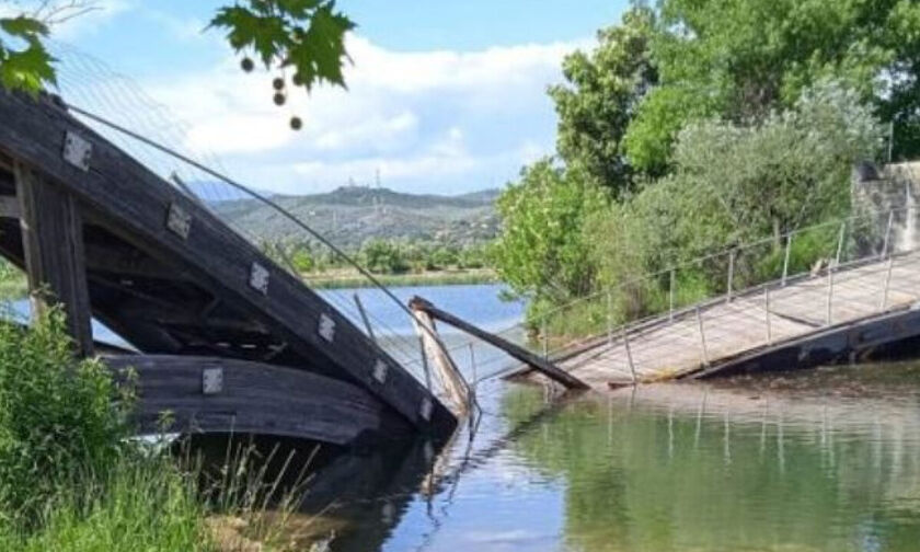 Άρτα: Κατέρρευσε γέφυρα στο πάρκο της πόλης, όπου συχνά παίζουν παιδιά - Τι λέει ο δήμος (vid)