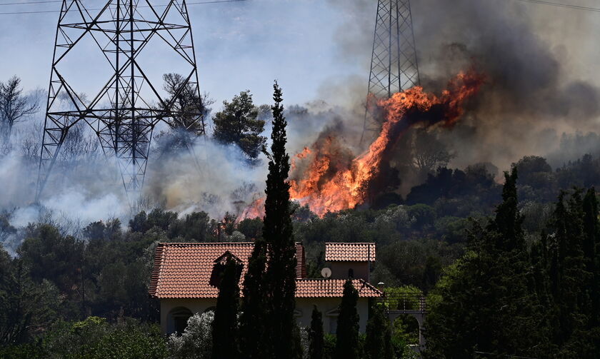 Φωτιά στον Νέο Κουβαρά - Κοντά σε κατοικημένη περιοχή