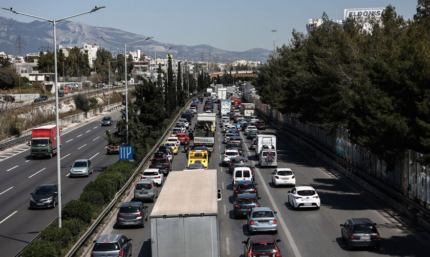 Κυκλοφοριακό έμφραγμα στην Κηφισίας - Εκτός λειτουργίας τα φανάρια