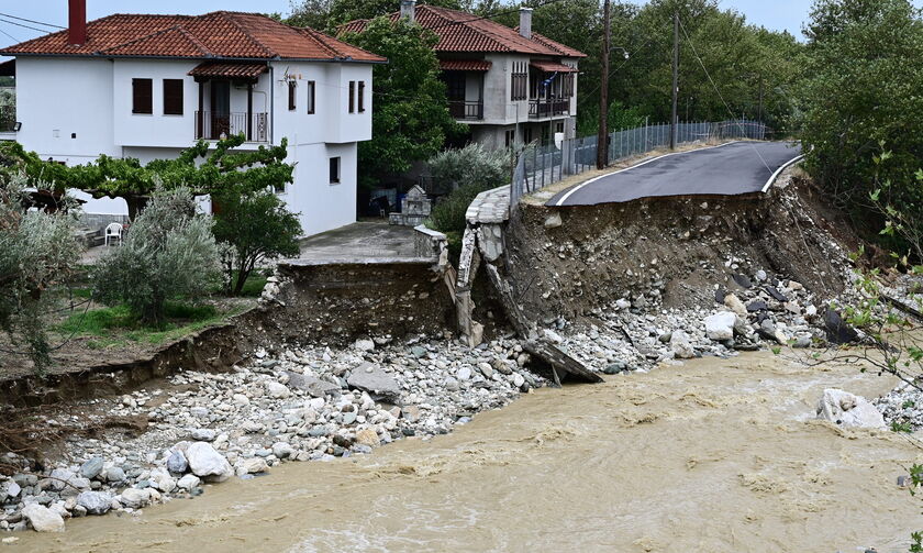 Καιρός: Συνεχίζονται οι ισχυρές βροχές 