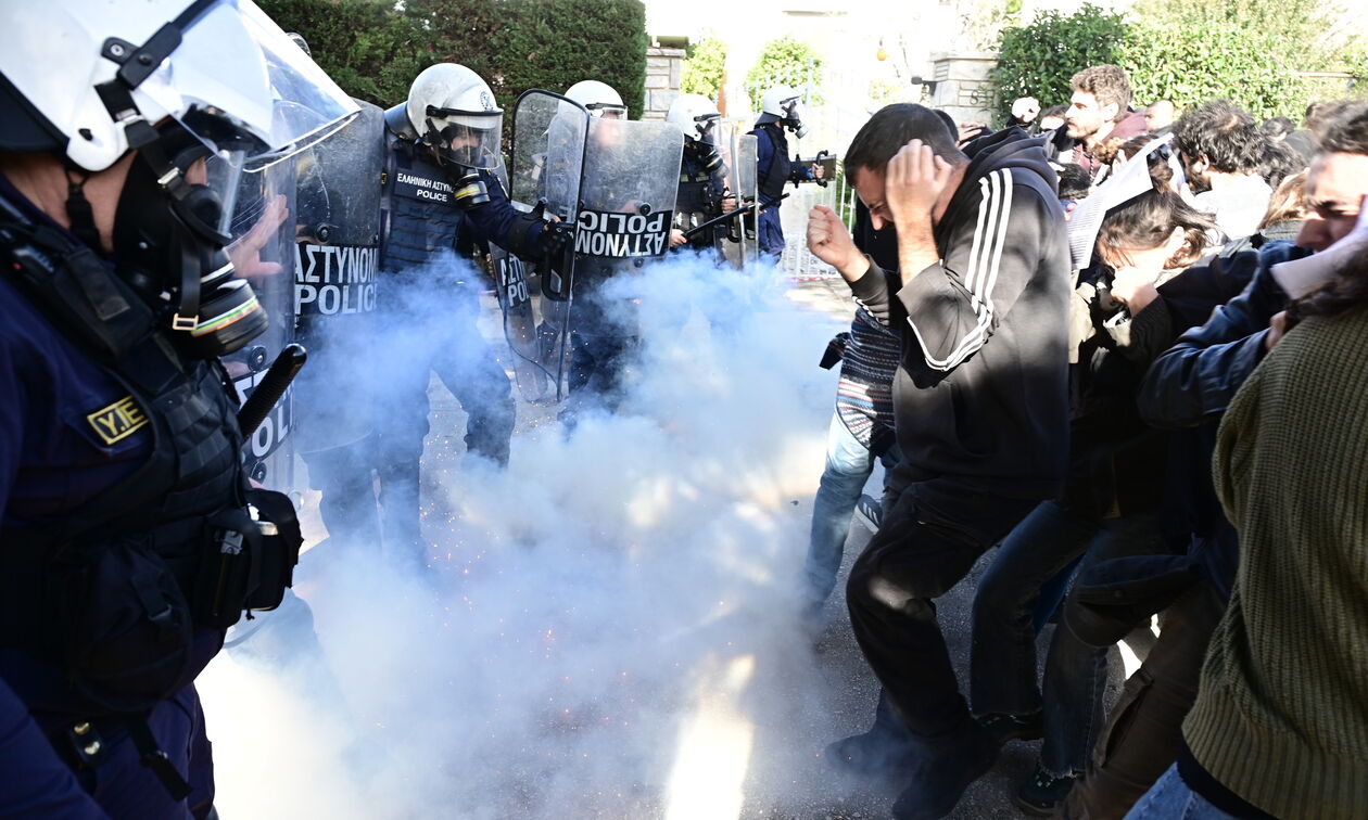 Καβούρι: Πορεία διαμαρτυρίας από φοιτητές για τα Ιδιωτικά Πανεπιστήμια