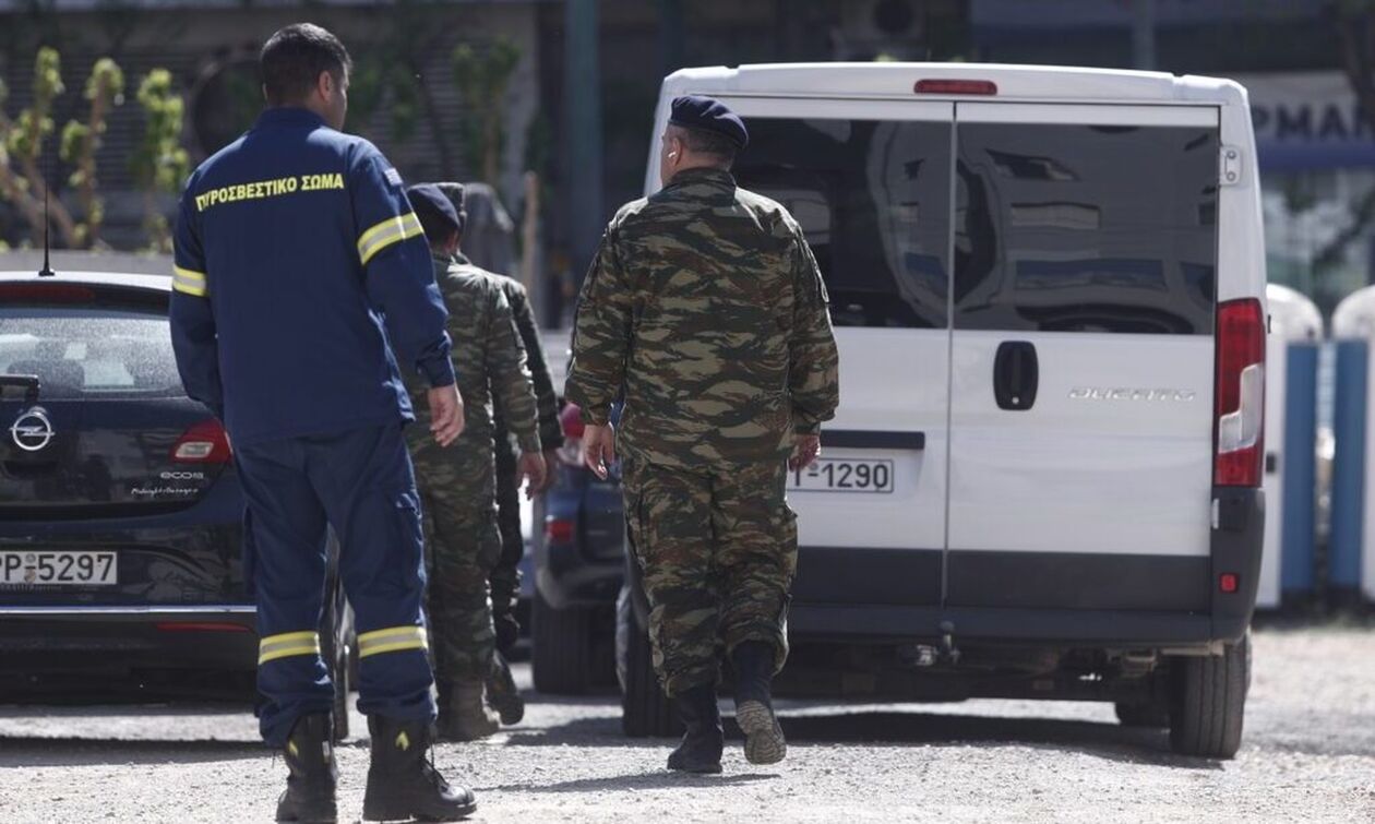 Έκρηξη χειροβομβίδας στην Αγία Βαρβάρα – Φθορές σε οχήματα και την είσοδο πολυκατοικίας