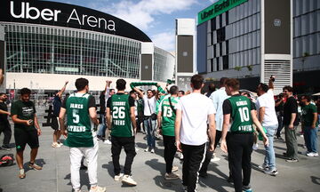EuroLeague Final Four: Επίθεση οπαδών της Φενέρ σε Παναθηναϊκούς και εισβολή στο γήπεδο (vids)