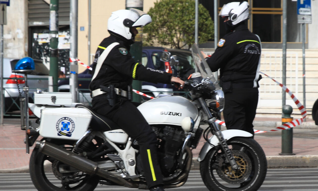 ΙΧ έπεσε πάνω σε καφετέρια στη λεωφόρο Συγγρού