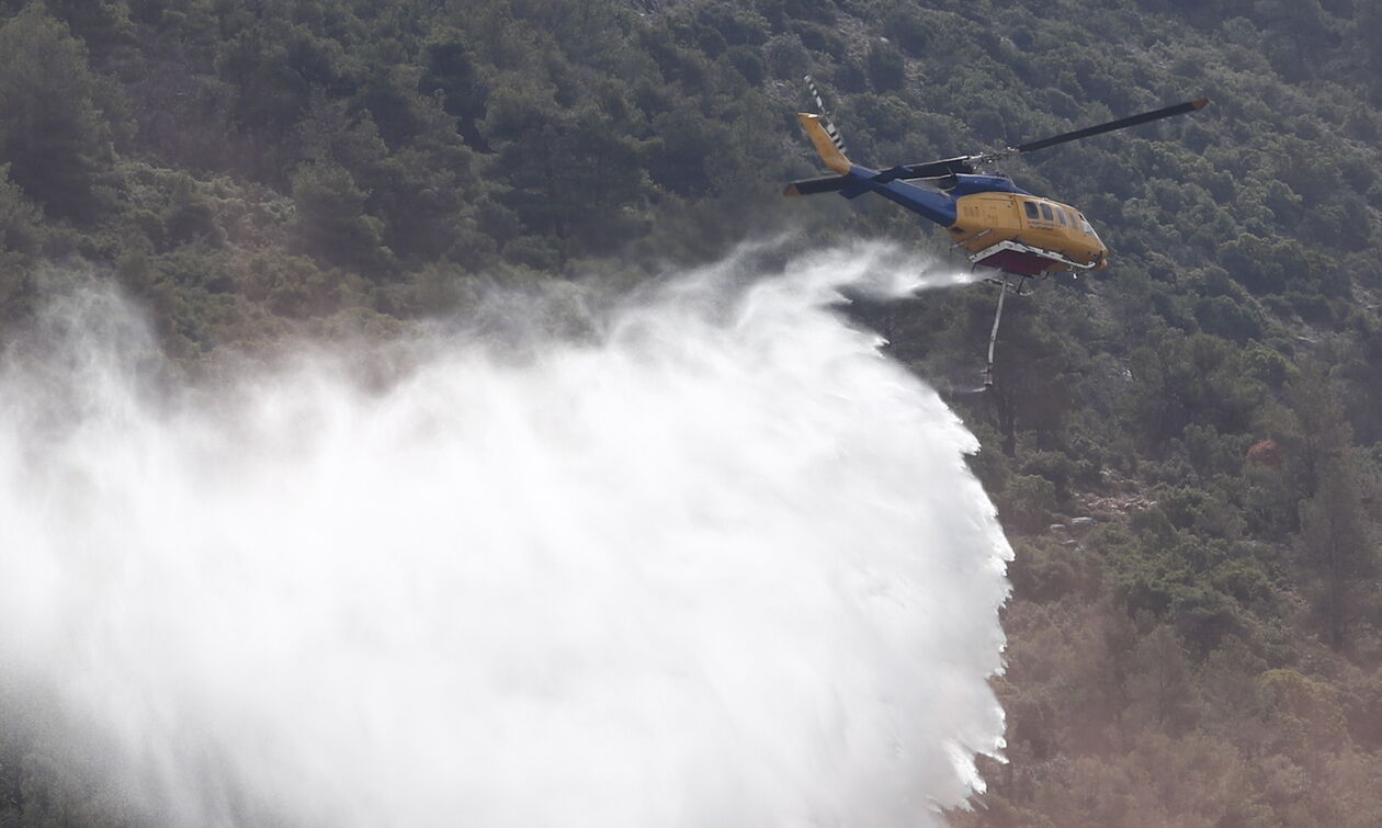 Ανεξέλεγκτη η φωτιά στην Πάφο - Στέλνει Canadair η Ελλάδα