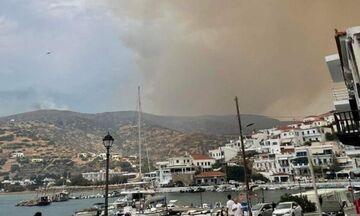 Πυρκαγιά στην Άνδρο - Μήνυμα εκκένωσης στους κατοίκους από το 112