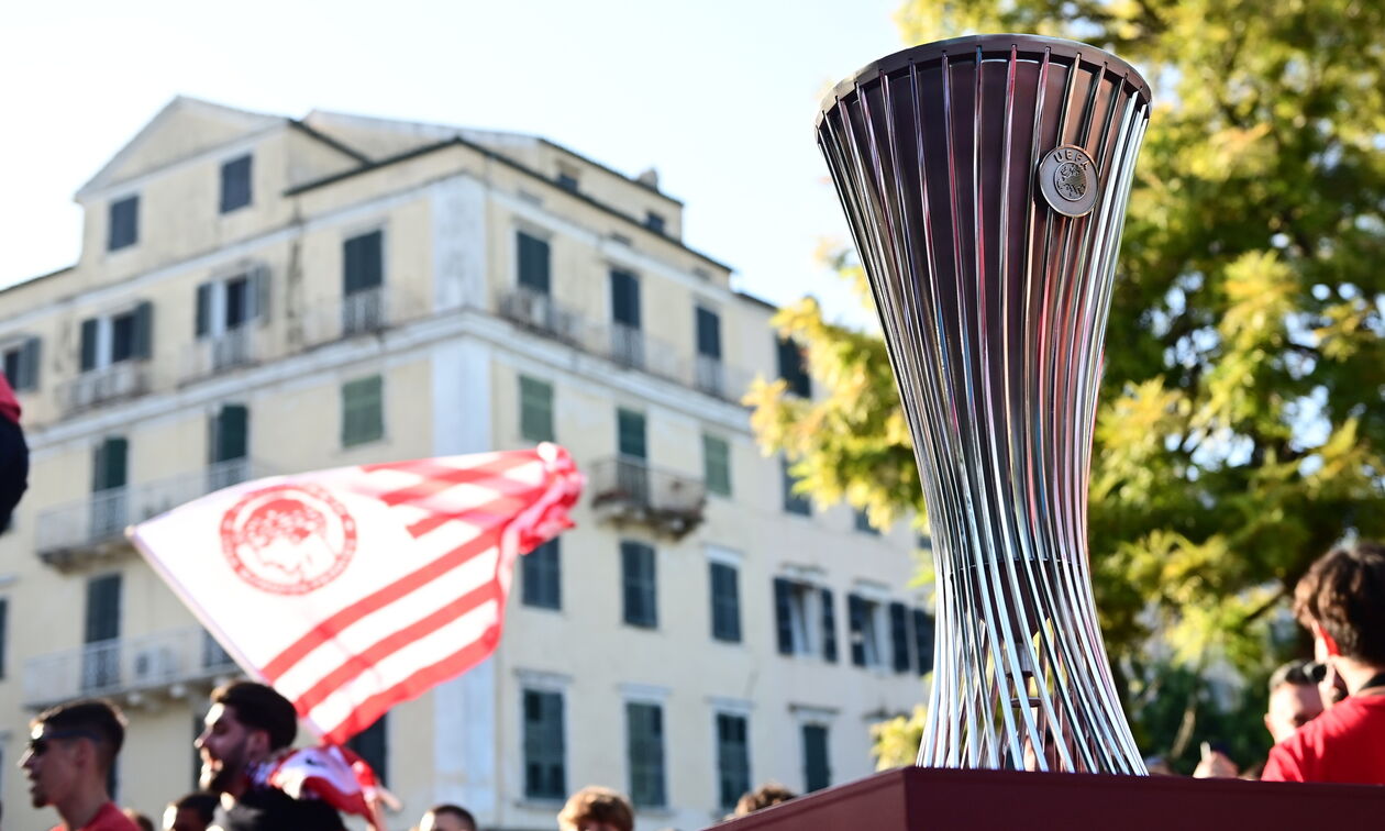 Ολυμπιακός: «Ερυθρόλευκη» γιορτή με τα ευρωπαϊκά τρόπαια στην Κέρκυρα (pics)