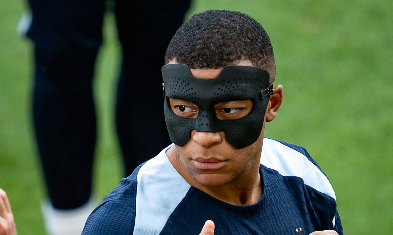 Euro 2024: Η νέα μάσκα του Εμπαπέ στην προπόνηση της Γαλλίας (pics)