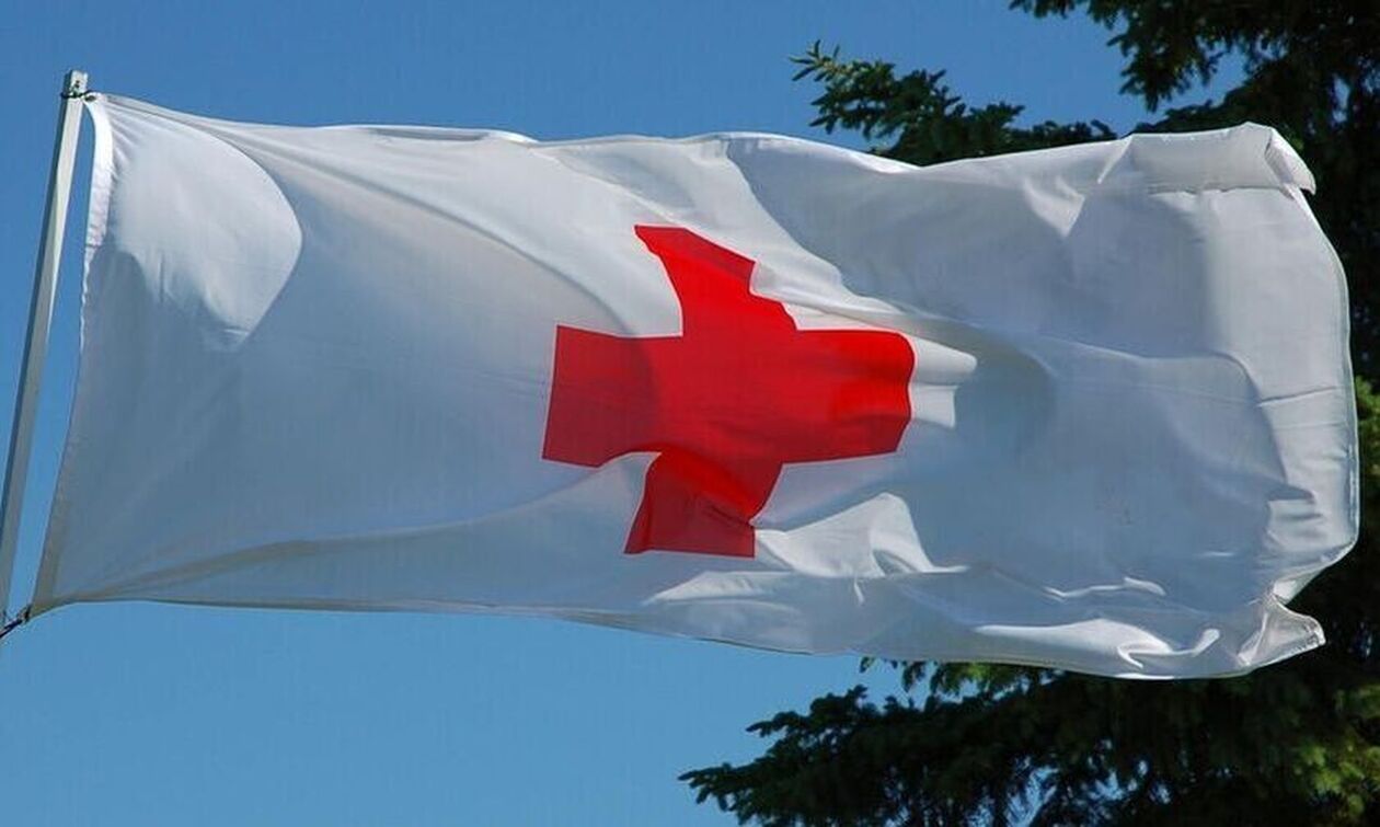 Ο Ελληνικός Ερυθρός Σταυρός επιχειρεί στο πλευρό της Πυροσβεστικής σε Σταμάτα και Κερατέα