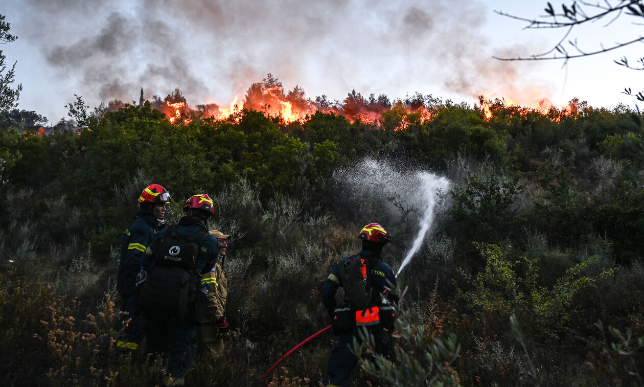 Χωρίς ενεργό μέτωπο οι φωτιές σε Σταμάτα και Κερατέα – Μάχη με τις φλόγες σε Ζάκυνθο και Δίστομο