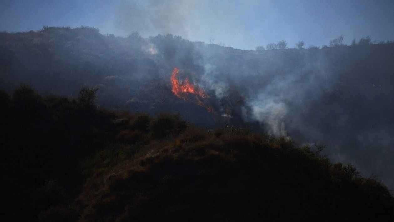 Μαίνεται η δασική πυρκαγιά στη βόρεια Καλιφόρνια 