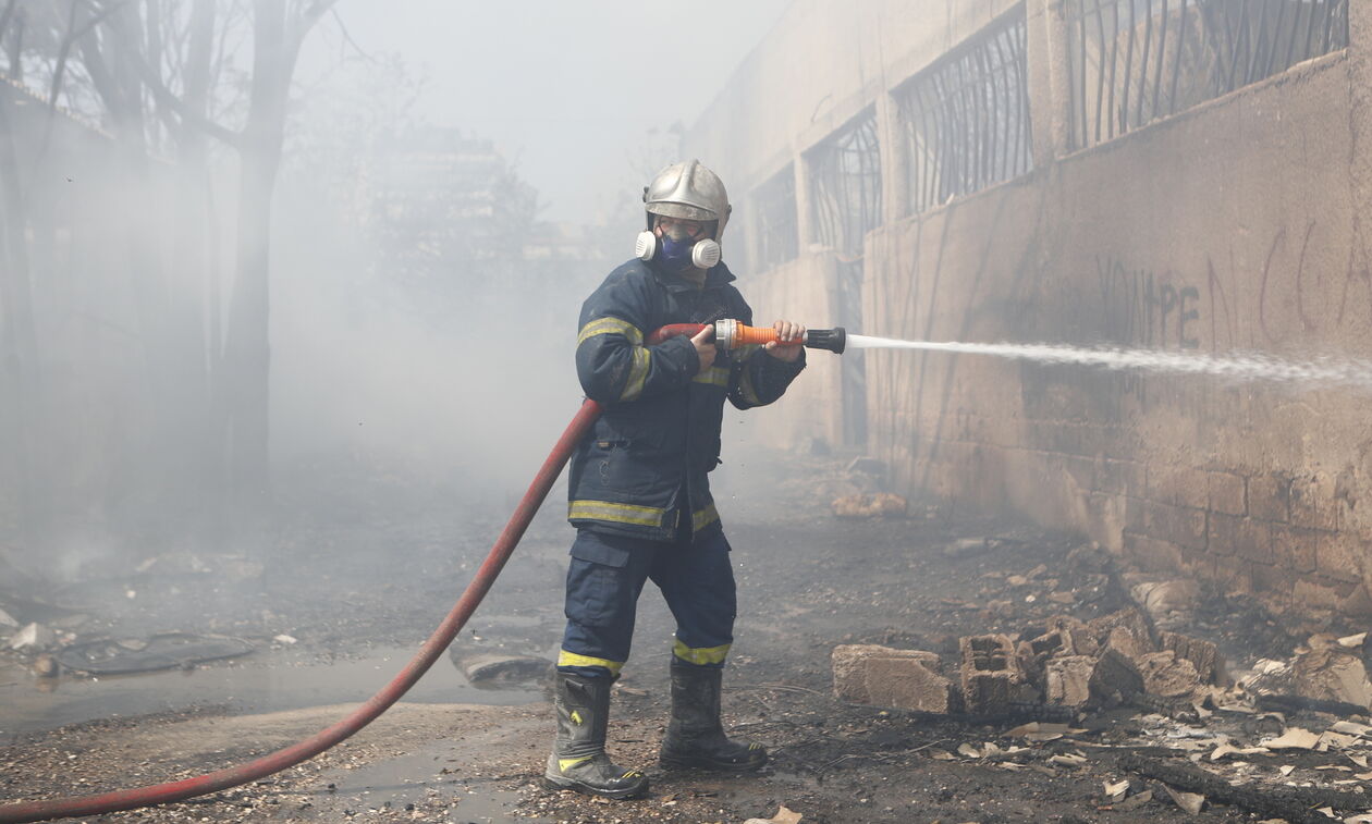 Μοσχάτο: Φωτιά σε κτήριο - Έσπευσε η πυροσβεστική