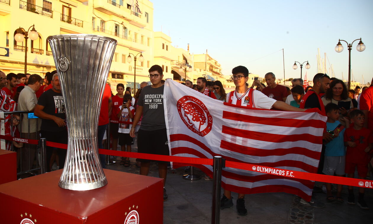 Πλήθος κόσμου και στη Νάξο για τα ευρωπαϊκά τρόπαια (pics)