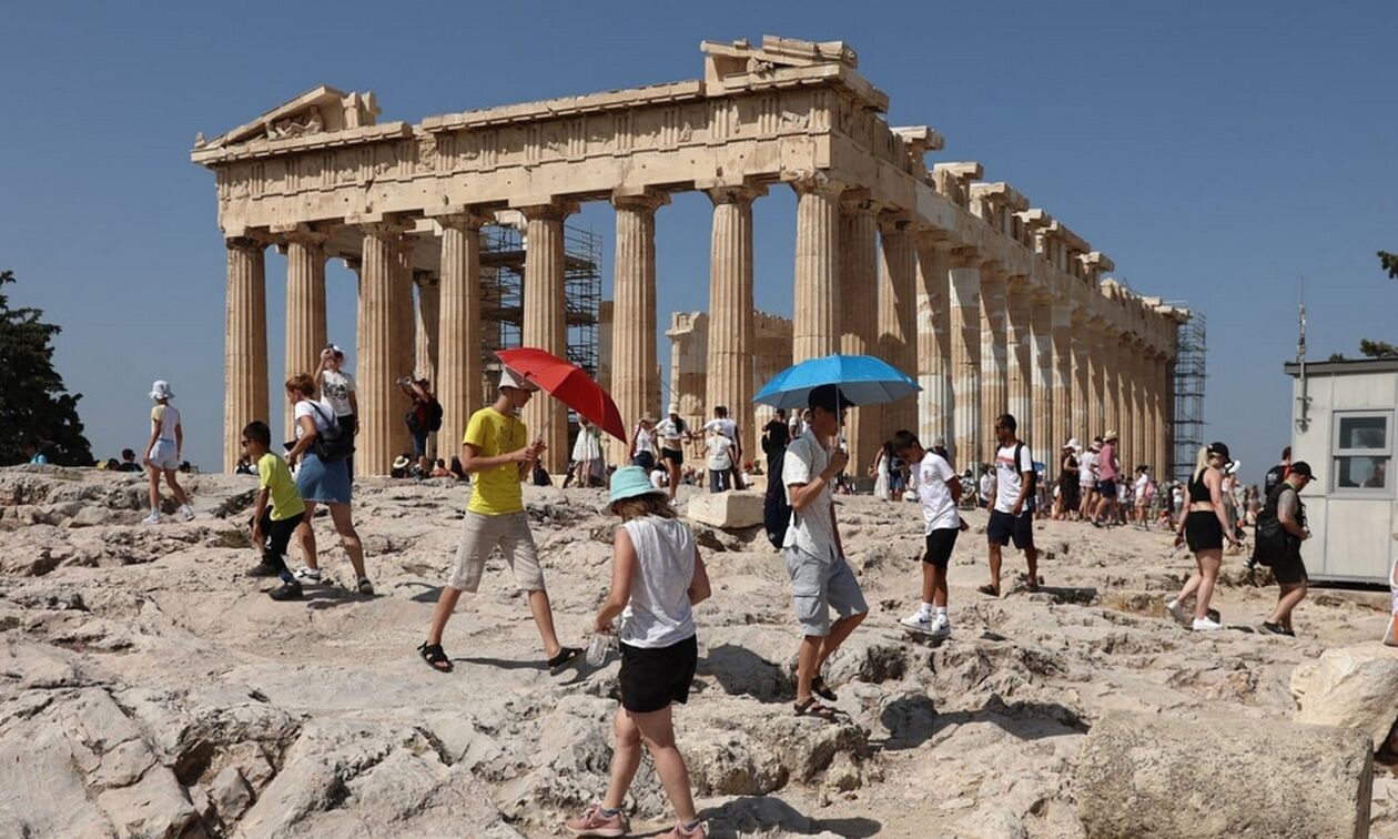 Καύσωνας: Kλειστή η Ακρόπολη από τις 12 το μεσημέρι ως τις 5 το απόγευμα