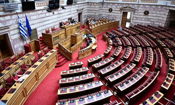 Βουλή: Υπερψηφίστηκε στην επιτροπή το νομοσχέδιο για το Ψηφιακό Σχολείο