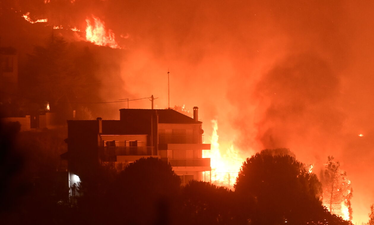 Φωτιά στην Αττική: Πού μπορούν να υποβάλλουν αίτηση για διαμονή οι πυρόπληκτοι