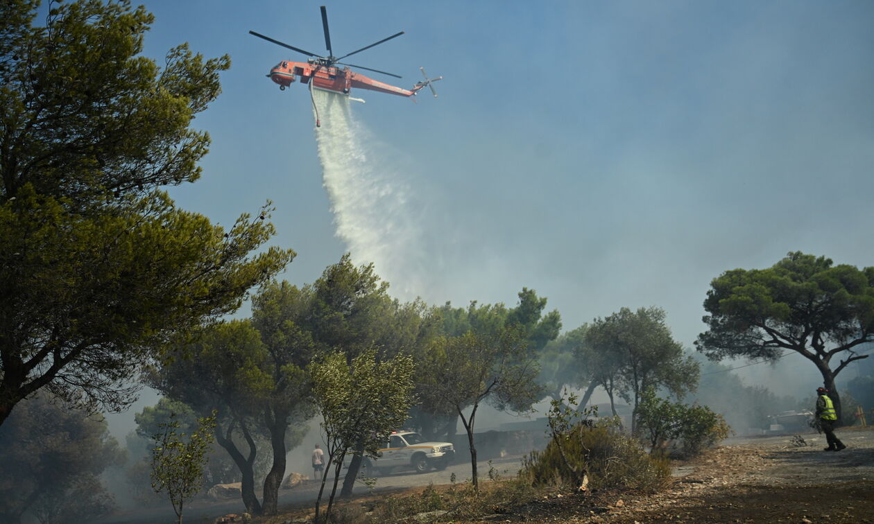 Φωτιά στην Αττική: Πύρινη κόλαση, έρχεται βοήθεια από το εξωτερικό