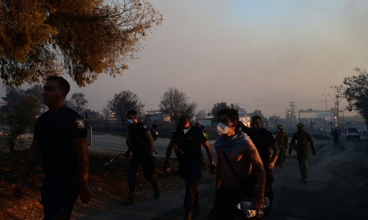 Άνω Γλυφάδα: Οριοθετήθηκε η φωτιά  