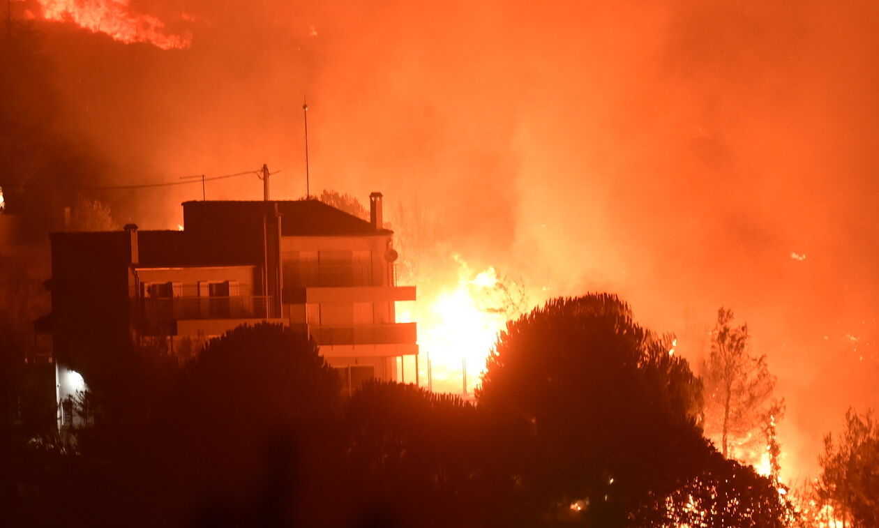 Σέρρες: Mαίνεται η φωτιά στο Μενοίκιο