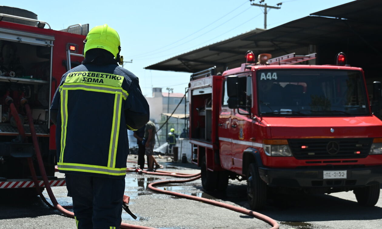 Ομορφοχώρι Λάρισας: Σε εξέλιξη η μεγάλη πυρκαγιά σε μονάδα ανακύκλωσης