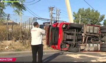 Κερατσίνι: Ανατροπή νταλίκας (vid)