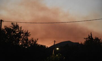 Κορινθία: Νεκροί οι δυο αγνοούμενοι εθελοντές στην Άνω Πιτσά – Στα 30 χλμ το μέτωπο της φωτιάς