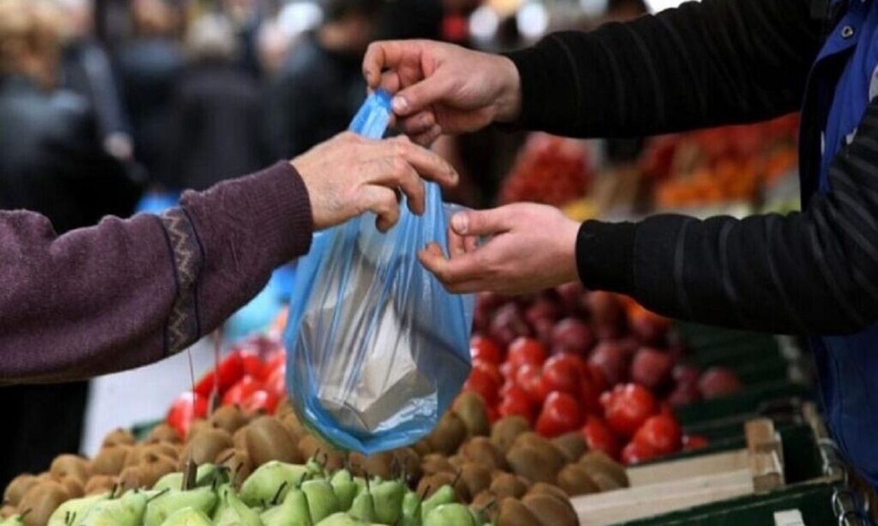 Λαϊκές αγορές: Καταργούνται φορολογική και ασφαλιστική ενημερότητα για ανανέωση ή έκδοση νέας άδειας