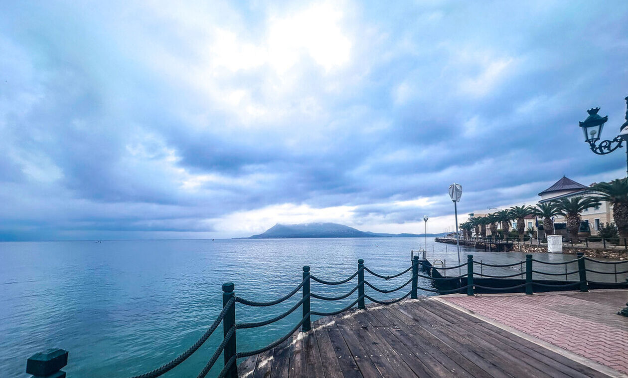 Καιρός: Αίθριος με λίγες νεφώσεις