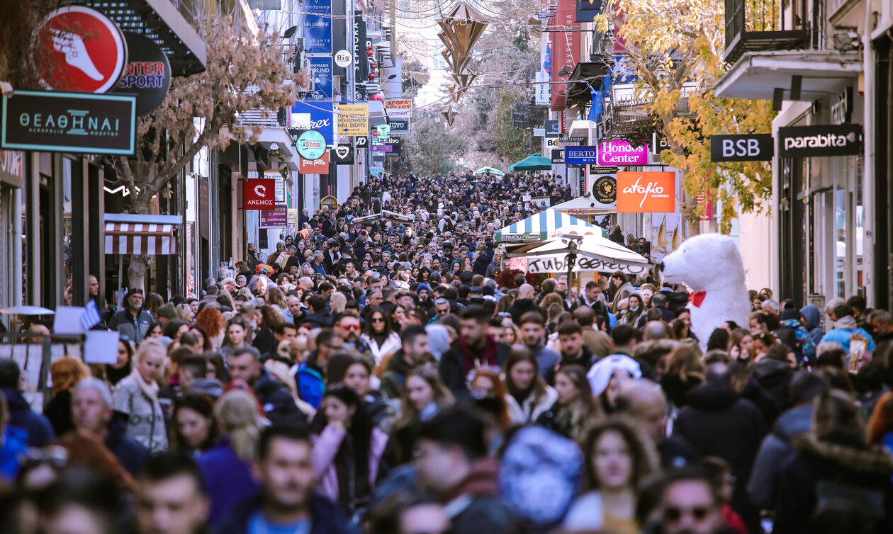 Εορταστικό ωράριο: Πώς θα λειτουργήσουν τα καταστήματα παραμονή και ανήμερα Πρωτοχρονιάς