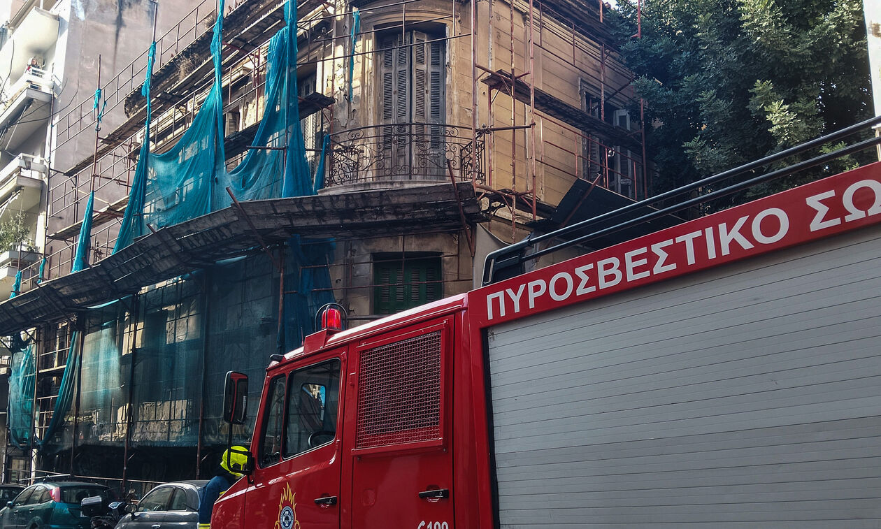 Φωτιά σε αποθήκη με ξυλεία στο Ρέντη