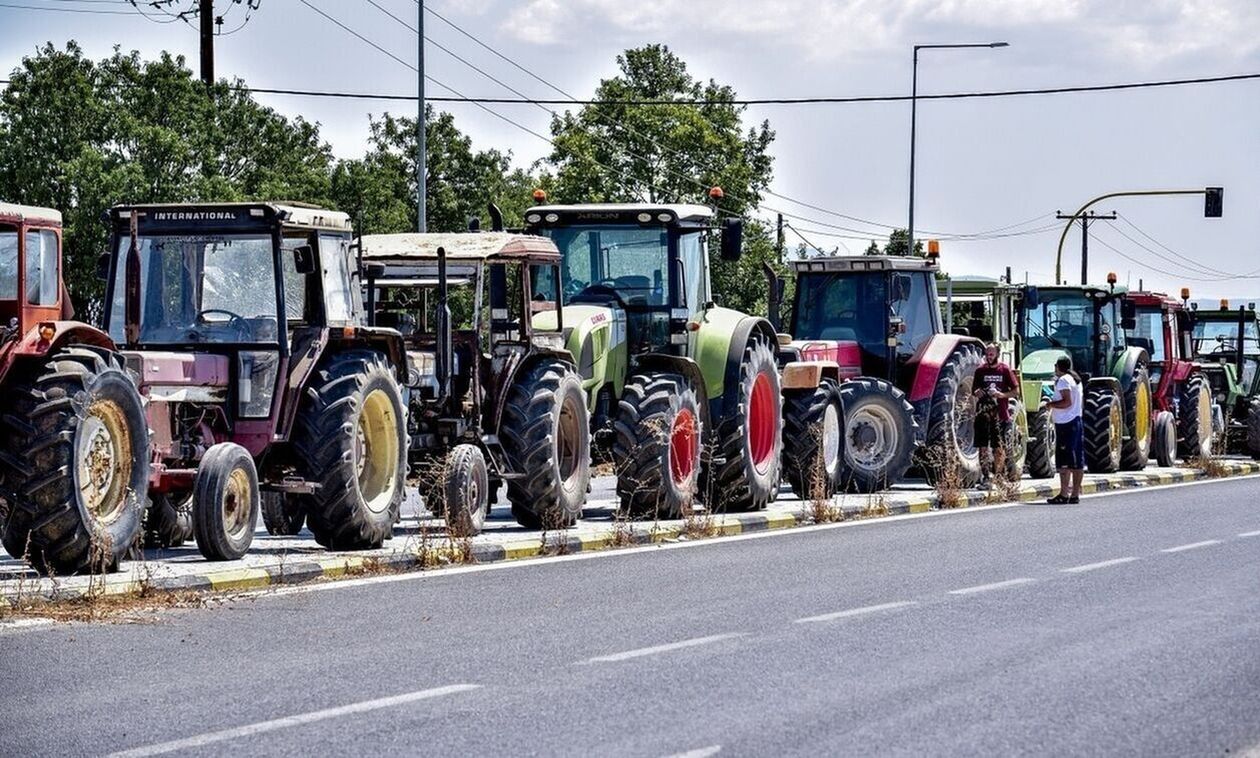 Επεισόδια μεταξύ αγροτών και ΜΑΤ στον Ε-65 στην Καρδίτσα