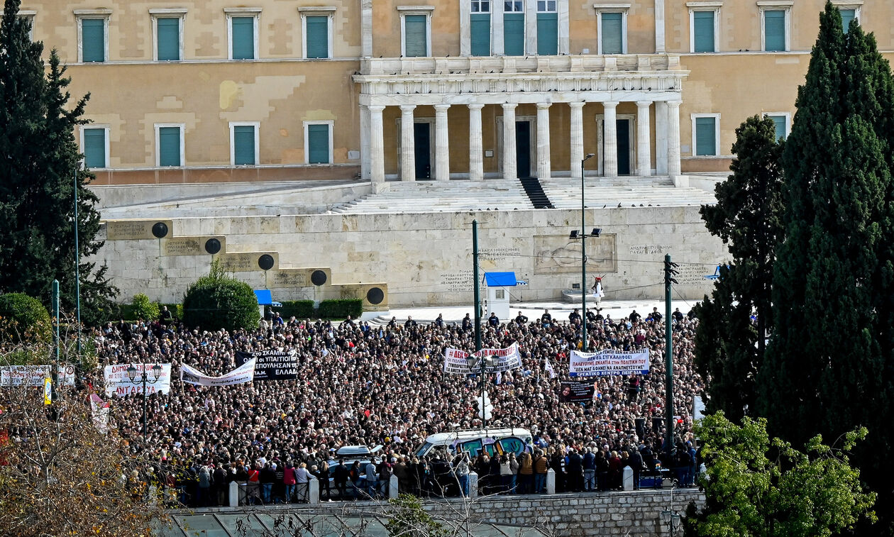 Τέμπη: Οι εργαζόμενοι της ΕΡΤ διαμαρτυρήθηκαν για τον τρόπο κάλυψης των διαδηλώσεων 