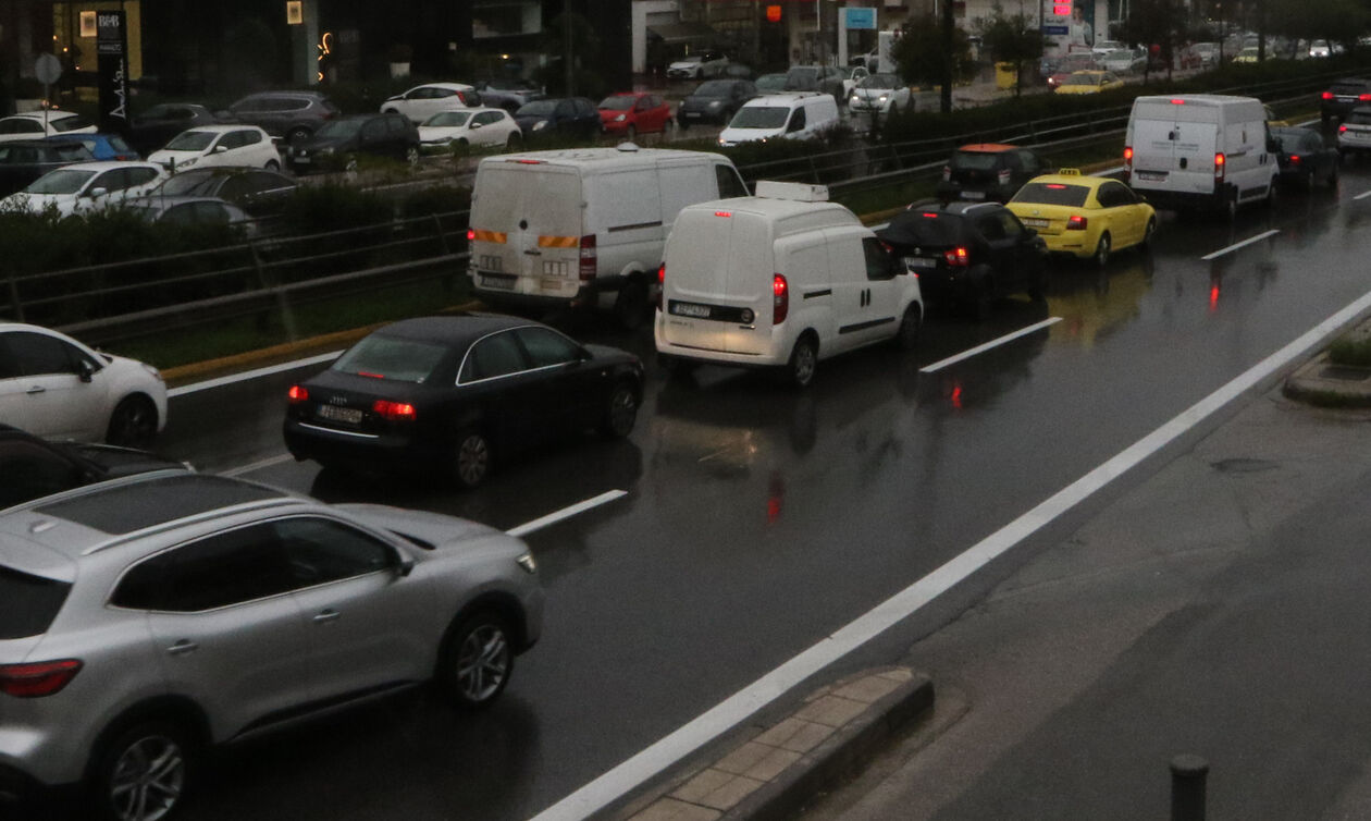 Καραμπόλα τεσσάρων οχημάτων στη Λ. Κηφισού 