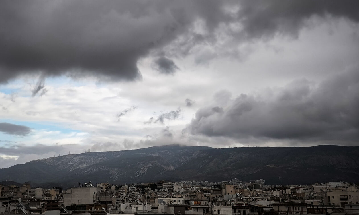 Καιρός: Σποραδικές καταιγίδες και τοπικές βροχές 