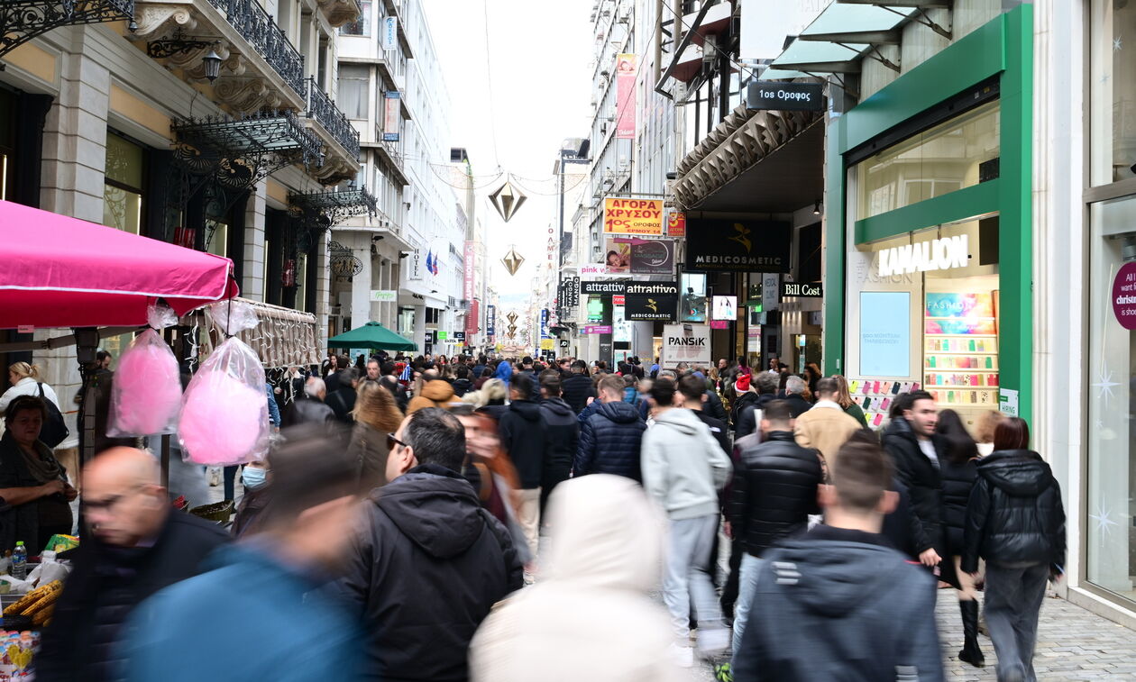 Συγκρατημένοι στις αγορές τους οι Έλληνες 