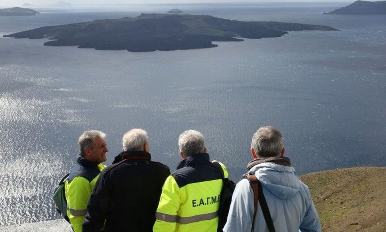 Έντονη προσεισμική δραστηριότητα ή σμηνοσειρά: Τα βασικά σενάρια για τους σεισμούς στη Σαντορίνη