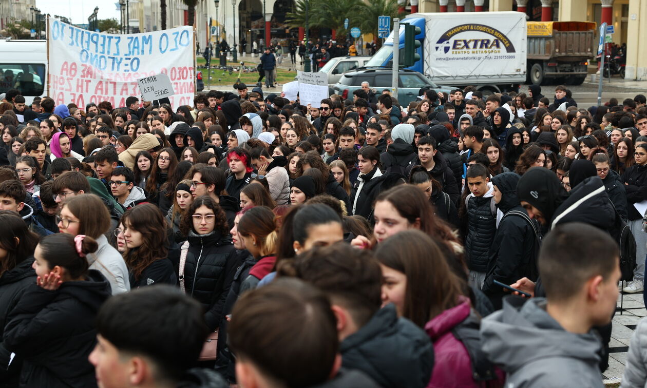 Σε εξέλιξη συγκεντρώσεις για τα Τέμπη σε Αθήνα και Θεσσαλονίκη