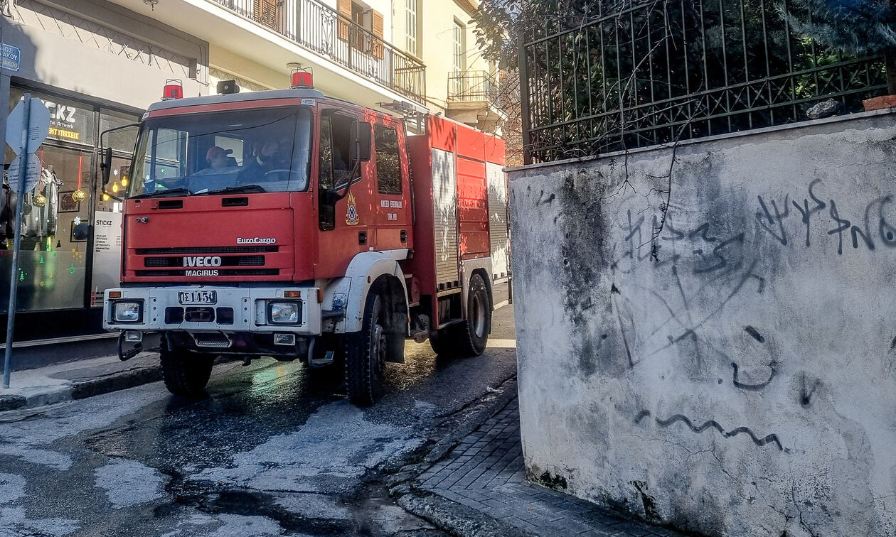 Ξέσπασε φωτιά σε διαμέρισμα στον Πειραιά