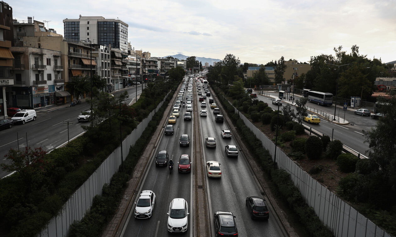 Ακινητοποιημένο λεωφορείο στη Μεσογείων